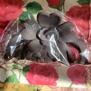 🛍️BUNDLE ONLY ITEM🛍️ Brown Claw Clip